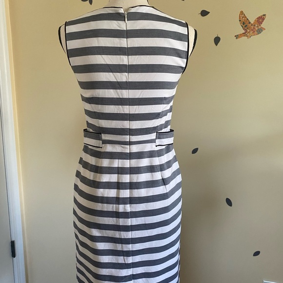 Great dress for daytime occasions. Beautiful fabric fully lined. - Picture 7 of 8